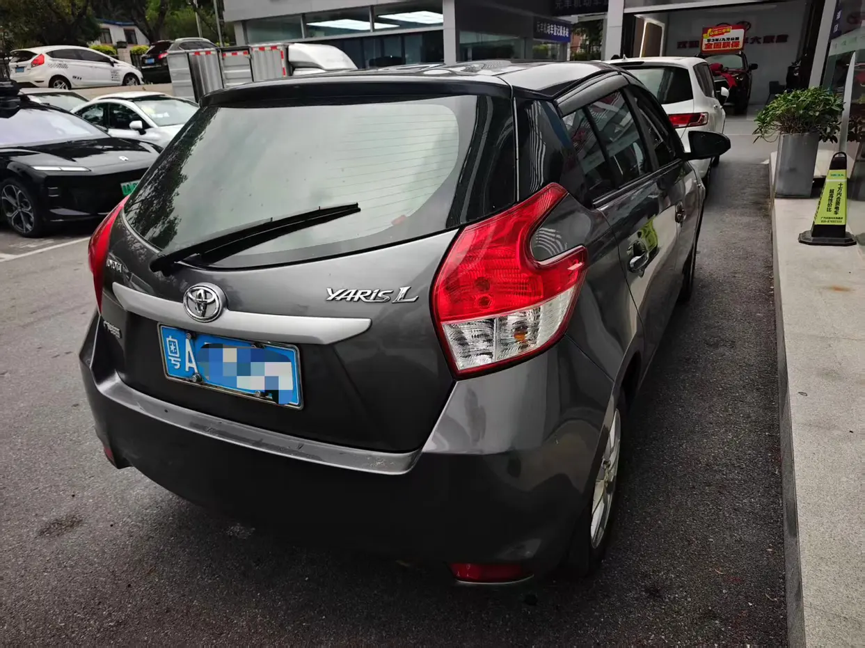 Toyota Yaris L  из Китая