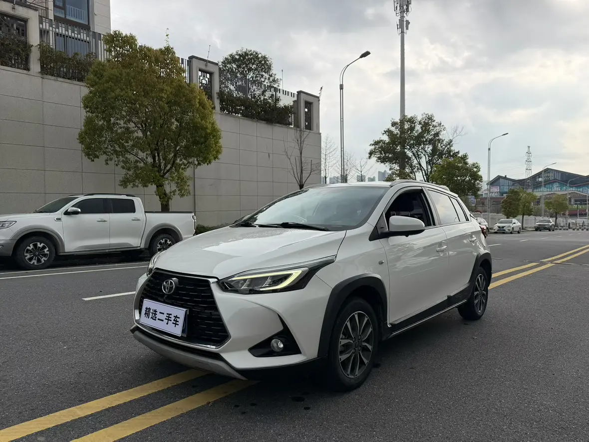 Toyota Yaris L  из Китая