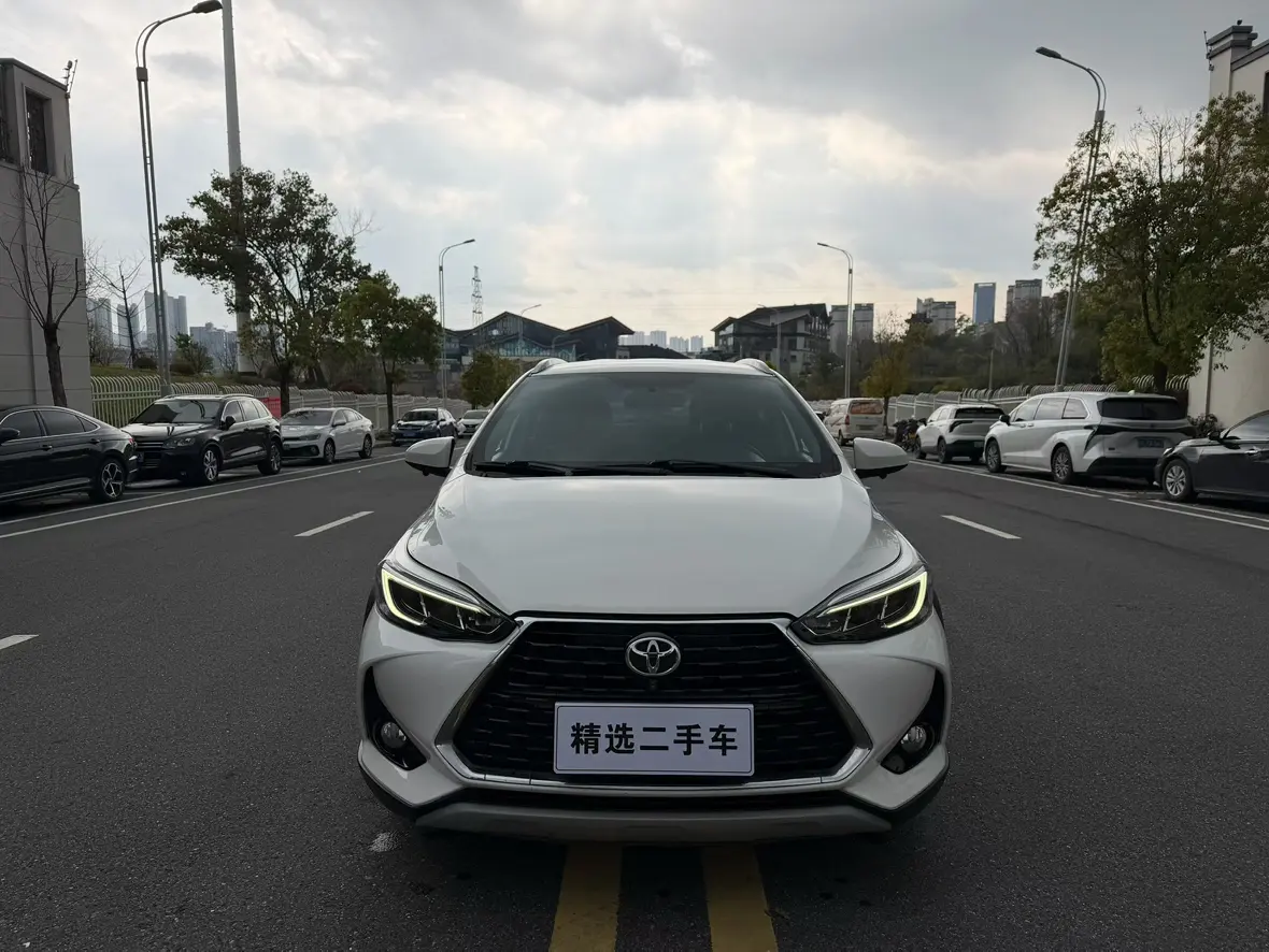 Toyota Yaris L  из Китая