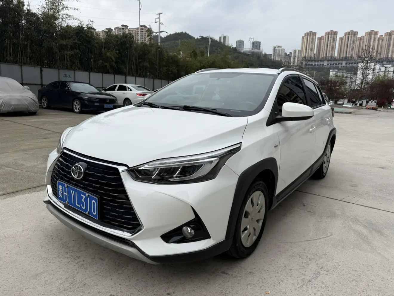 Toyota Yaris L  из Китая