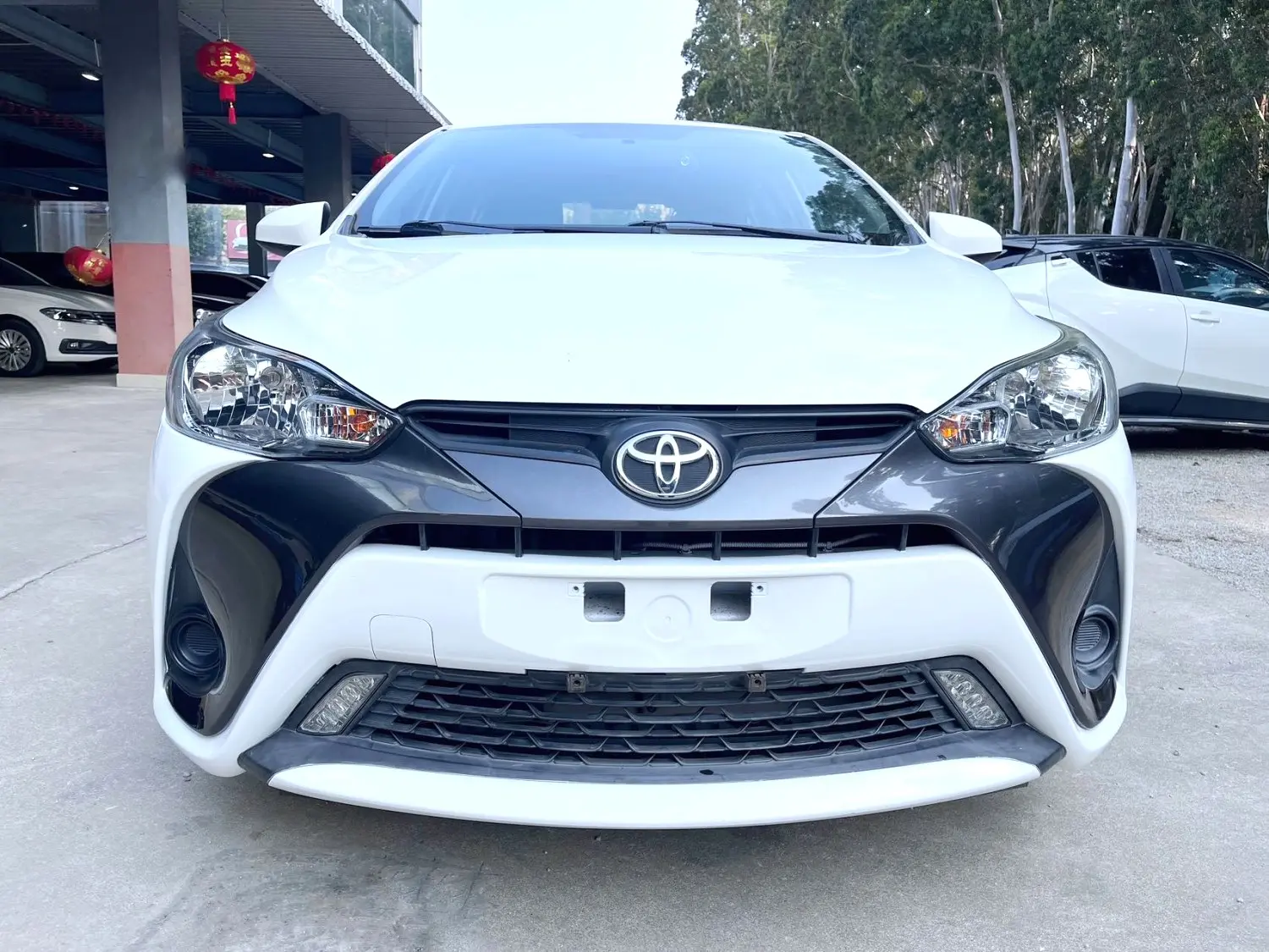 Toyota Yaris L  из Китая