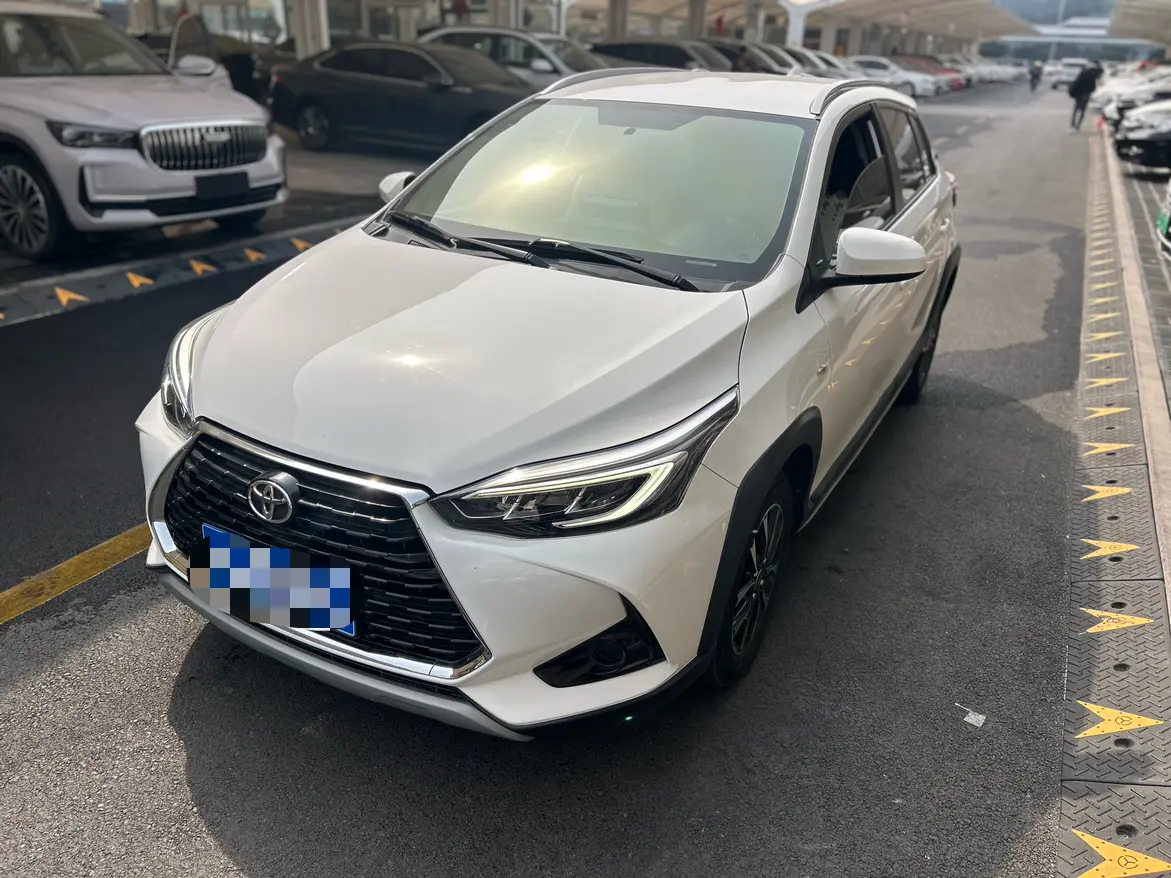 Toyota Yaris L  из Китая