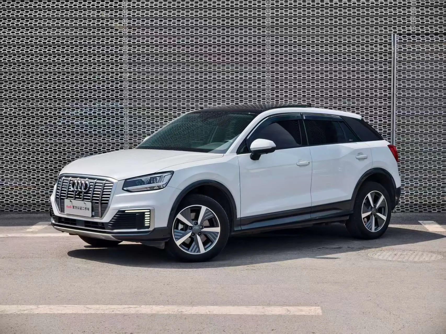 Audi Q2L e-tron  из Китая