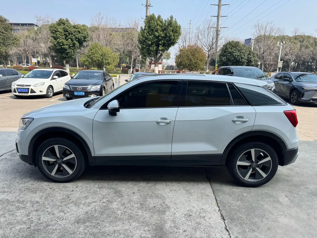 Audi Q2L e-tron  из Китая