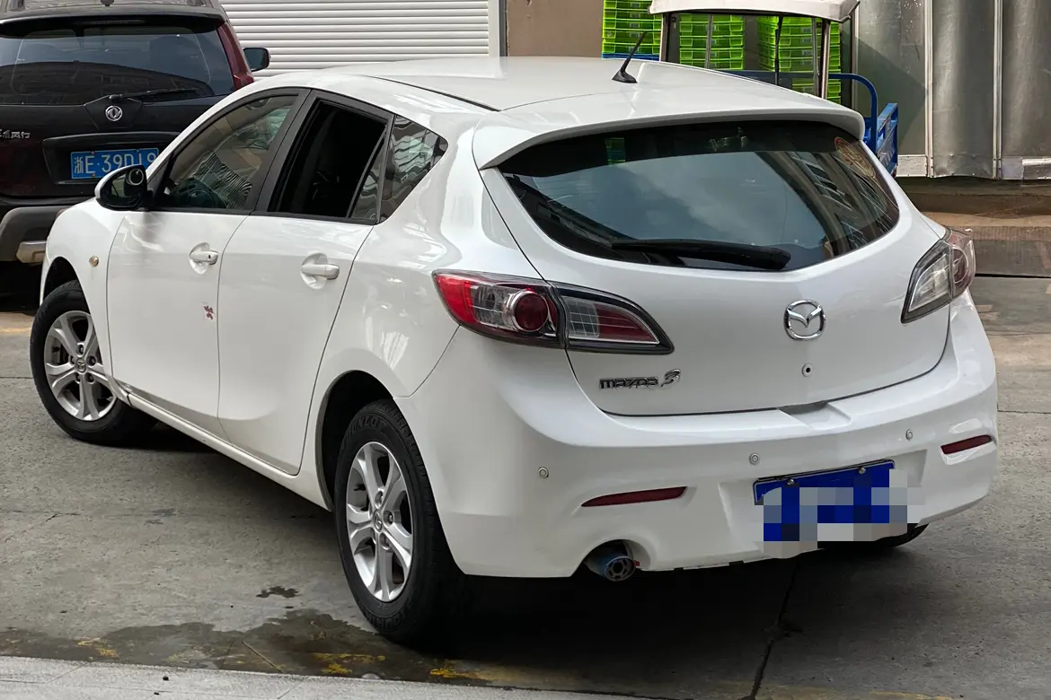 Mazda Axela (Mazda3)  из Китая