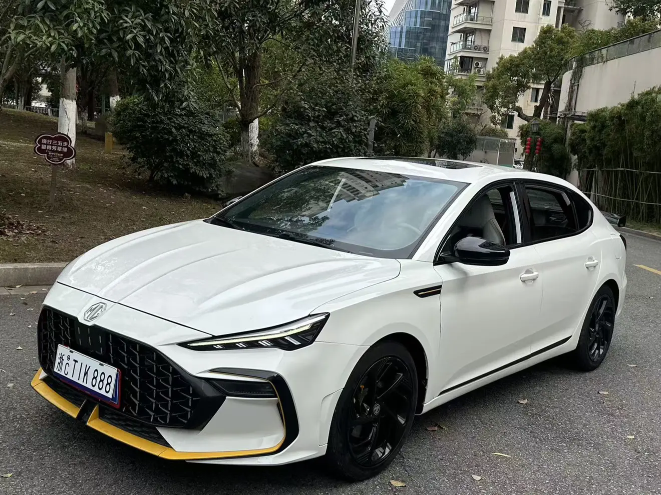 MG 6  из Китая