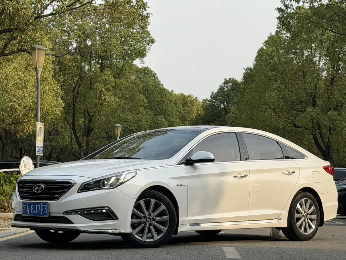 Hyundai Sonata nine