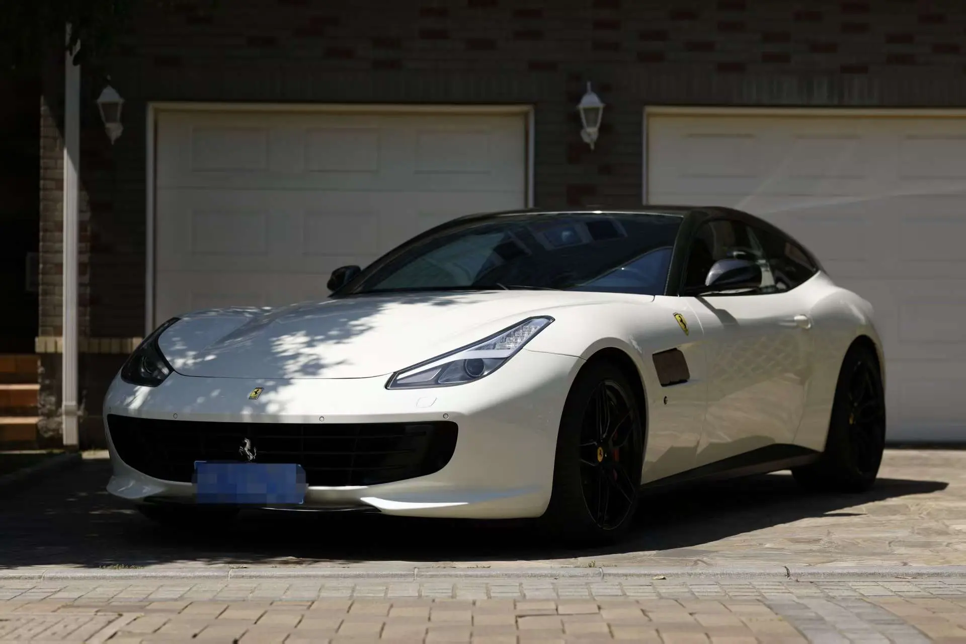 Ferrari GTC4Lusso  из Китая