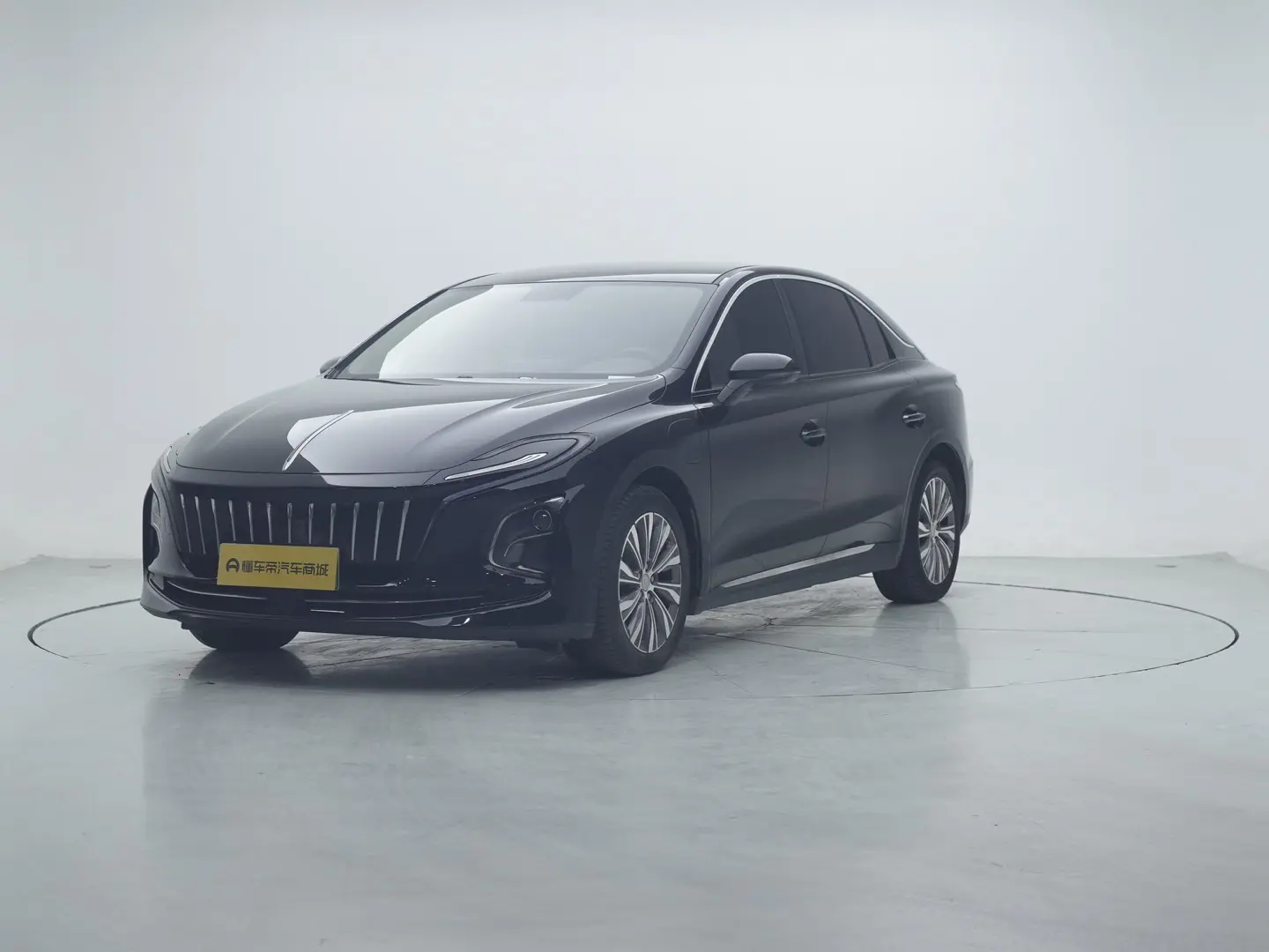 Hongqi E-QM5