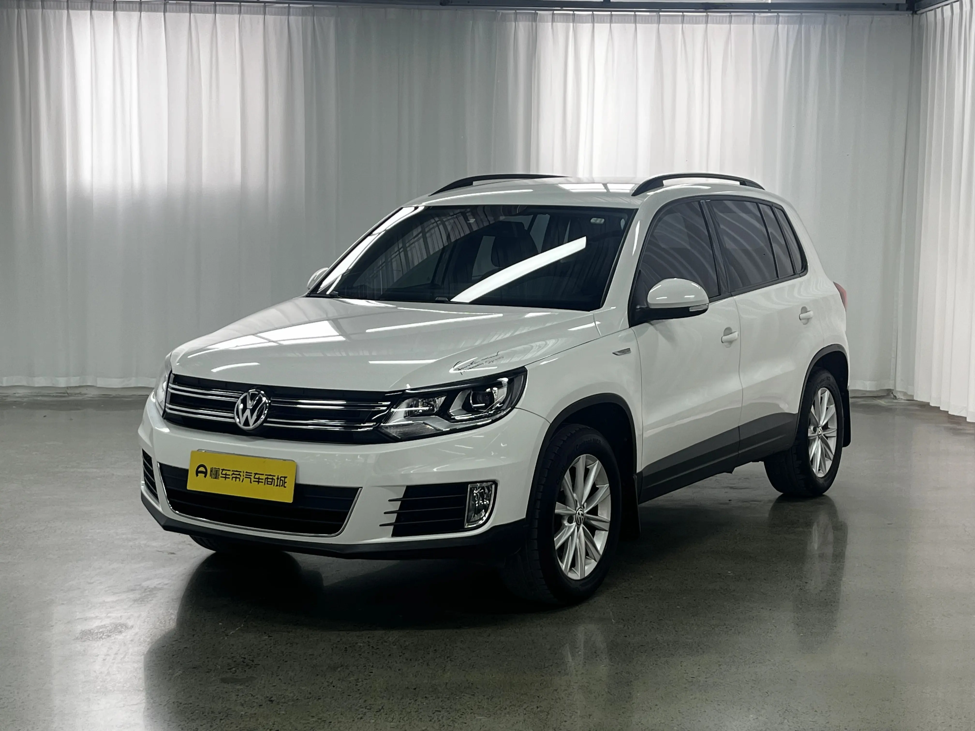 Volkswagen Tiguan (Tharu)