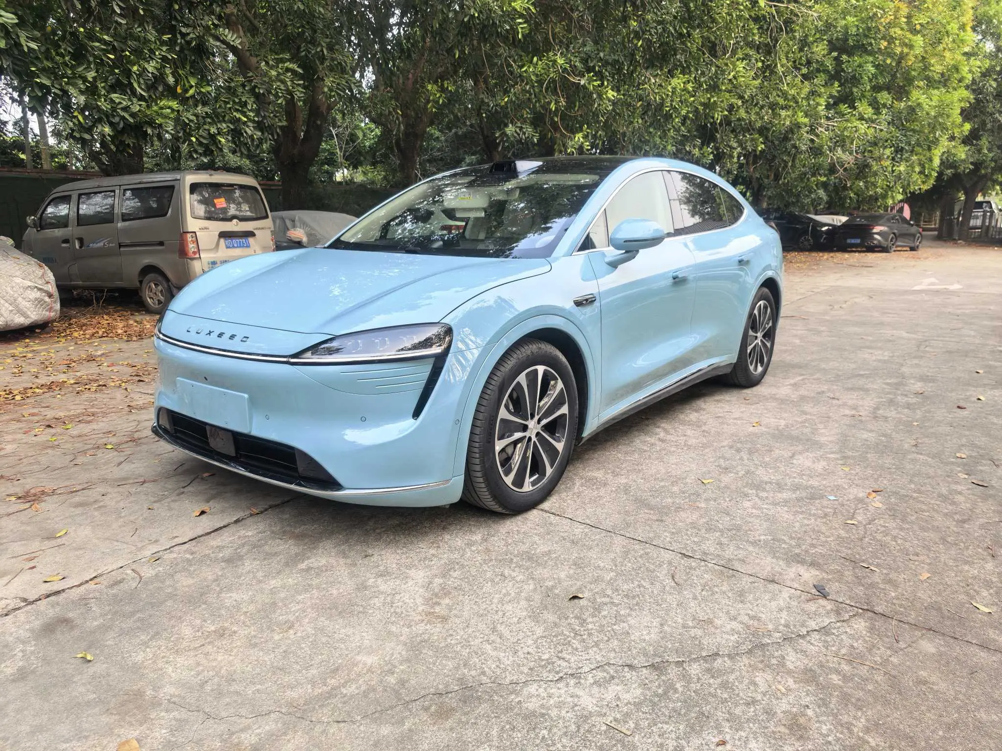 Luxeed Zhijie R7