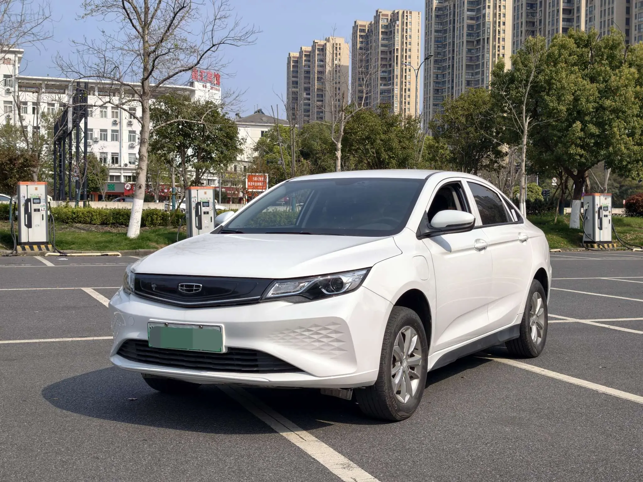 Geely Emgrand EV