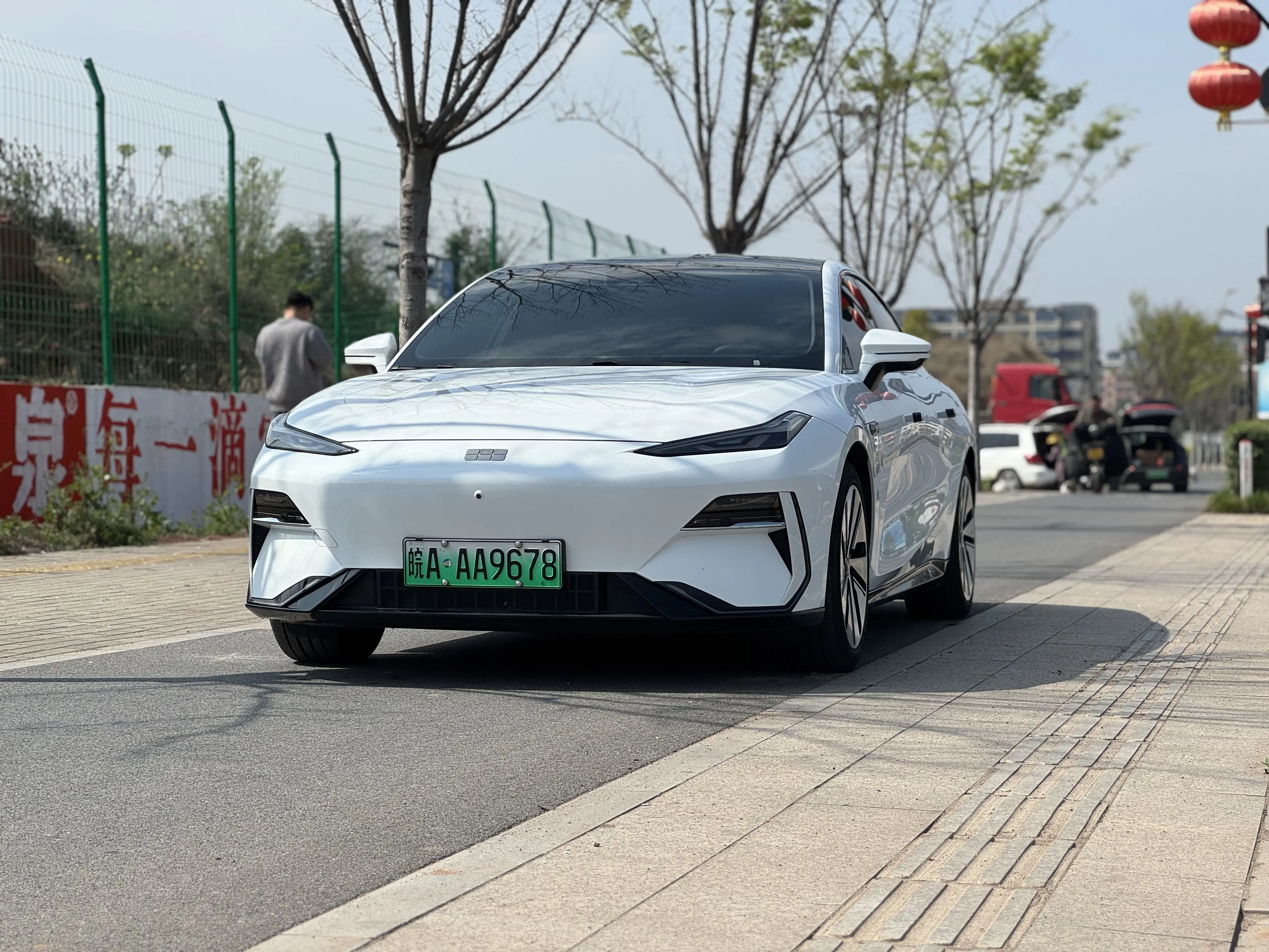 Geely Galaxy E8
