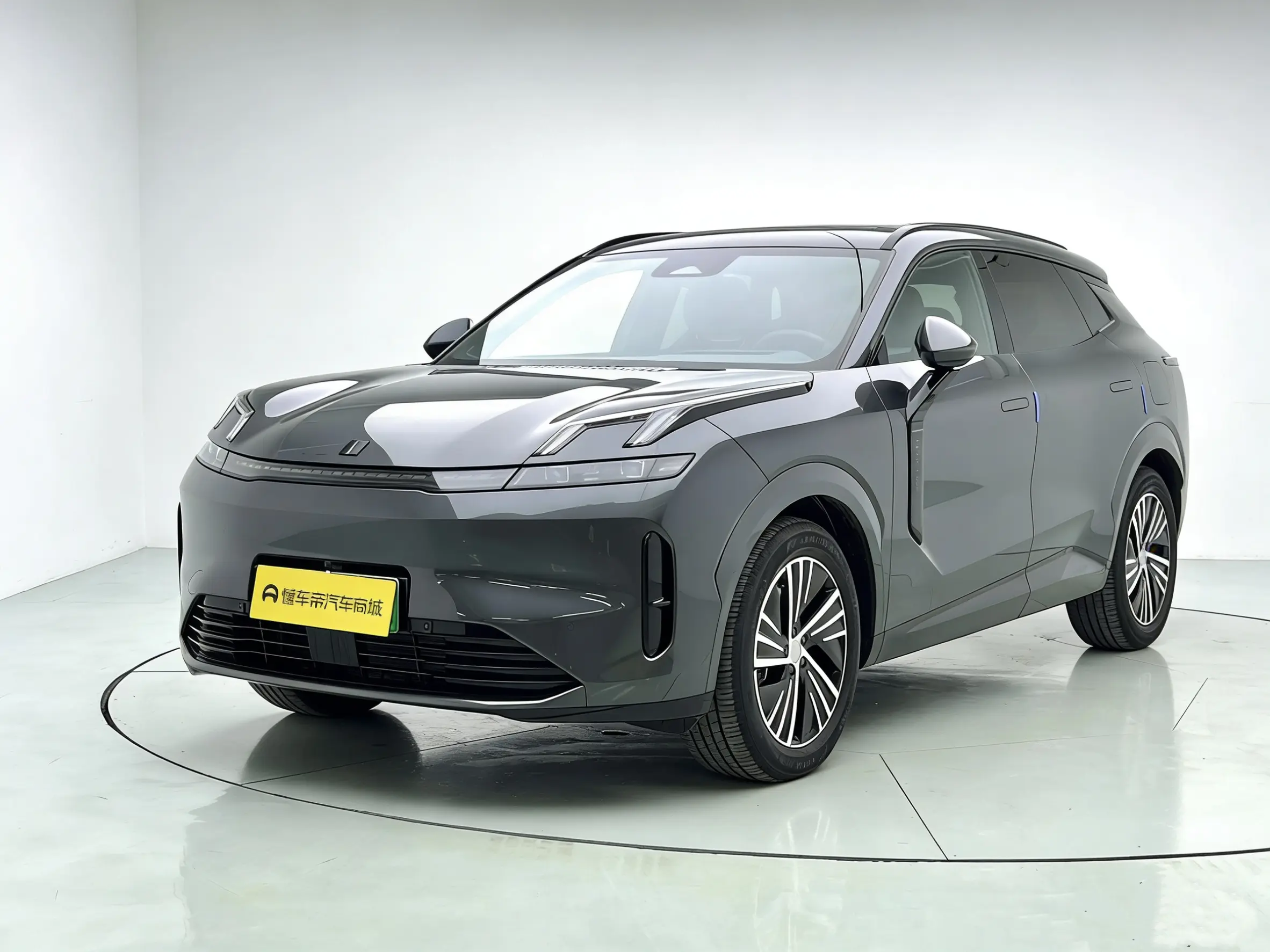 Lynk & Co 08 EM-P