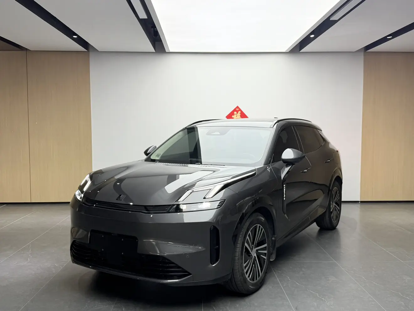 Lynk & Co 08 EM-P