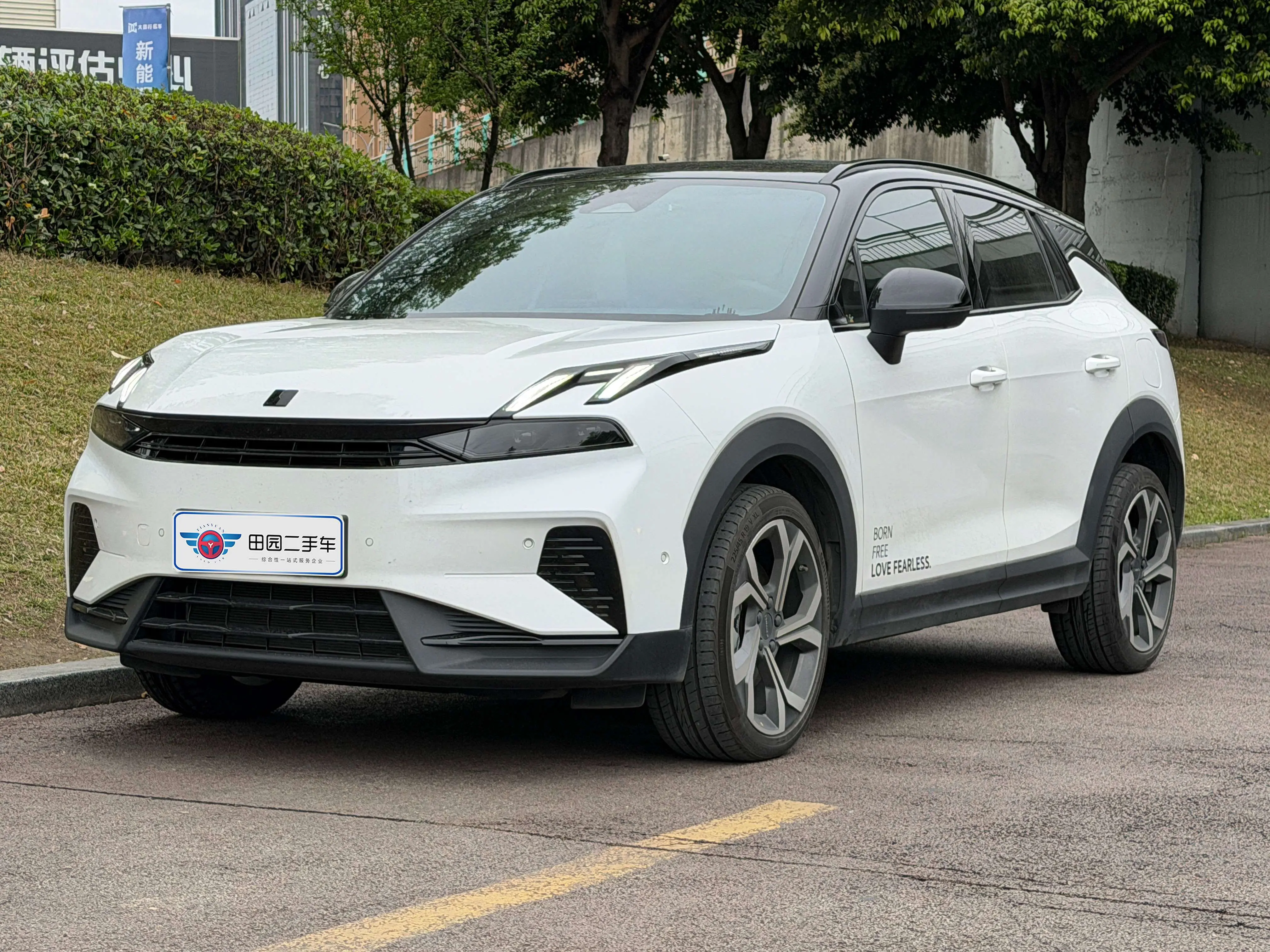 Lynk & Co 06 EM-P