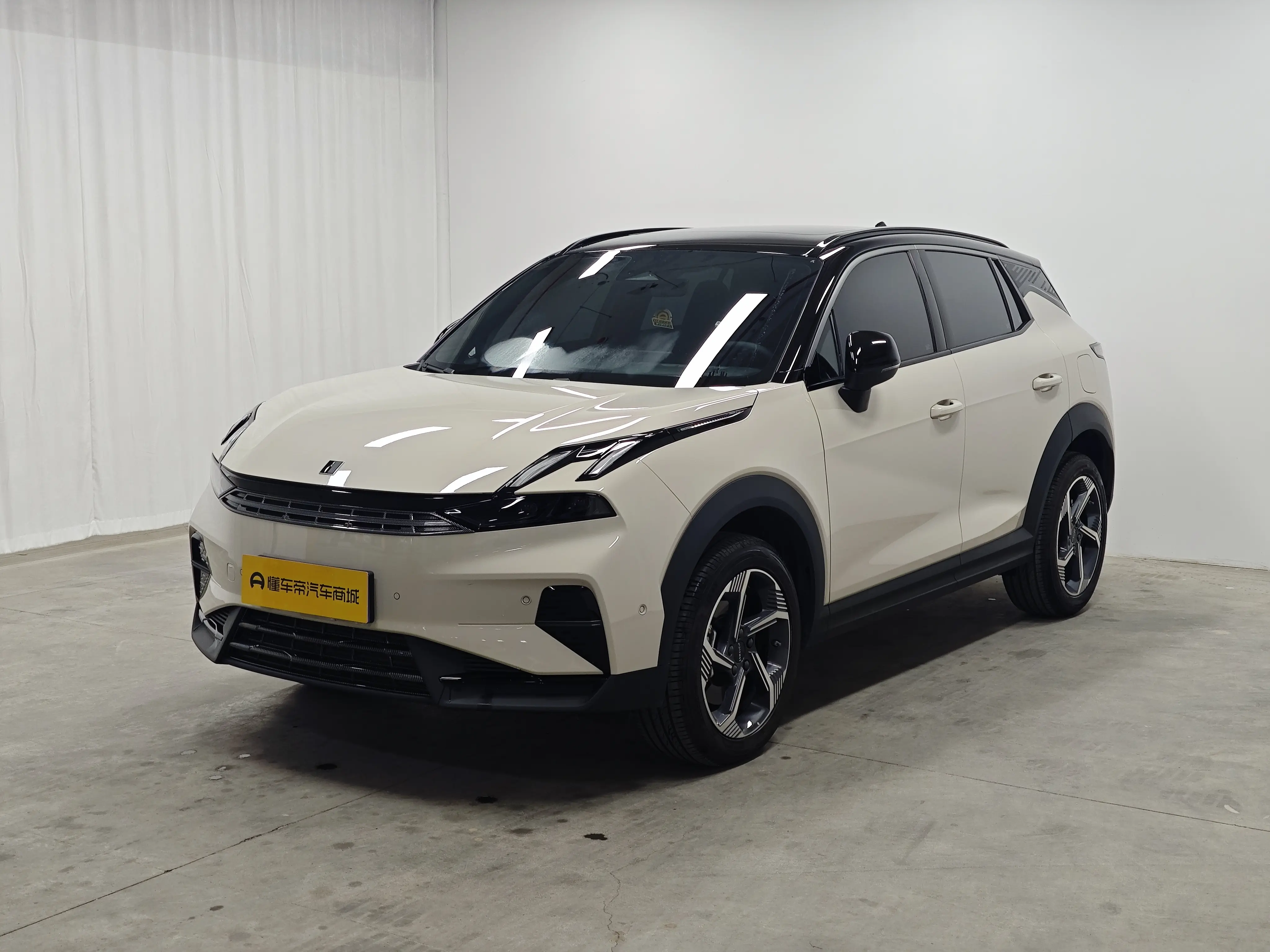 Lynk & Co 06