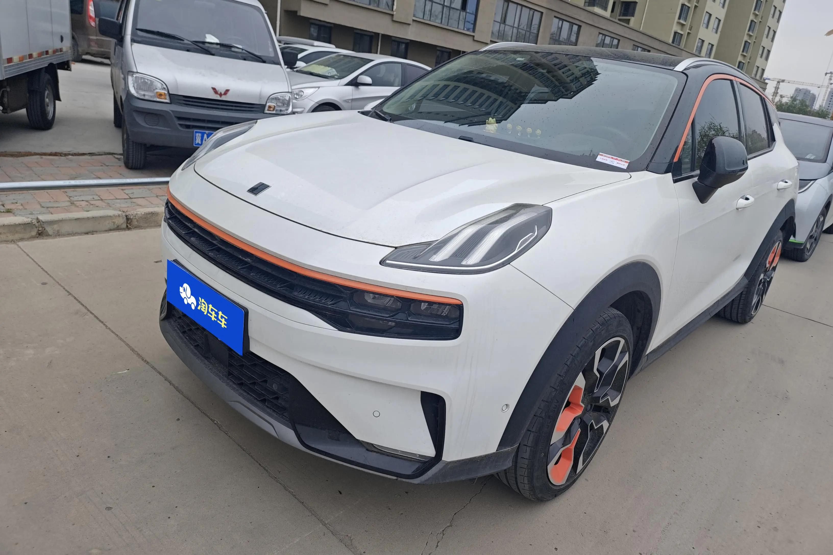 Lynk & Co 06