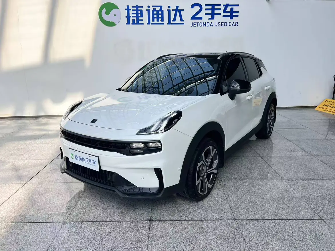 Lynk & Co 06
