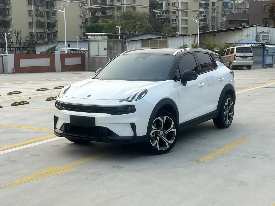 Lynk & Co 06