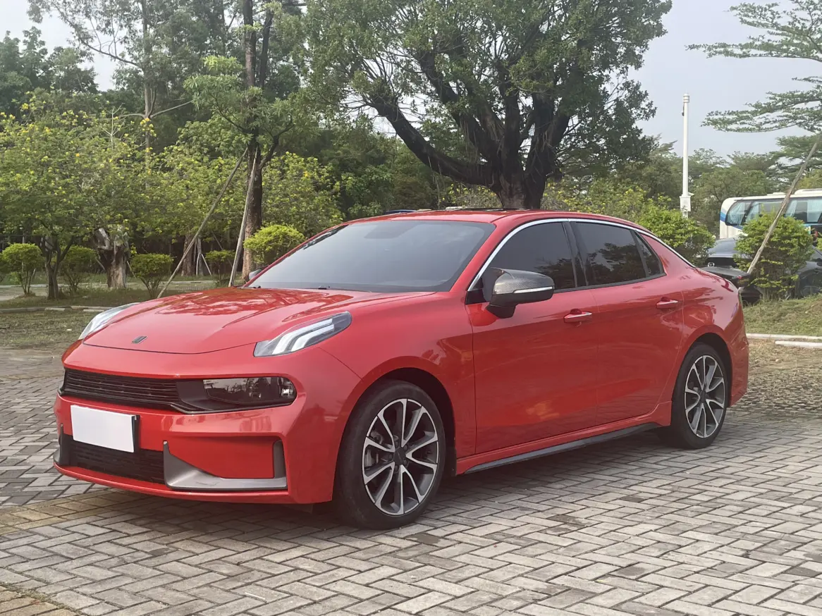 Lynk & Co 03