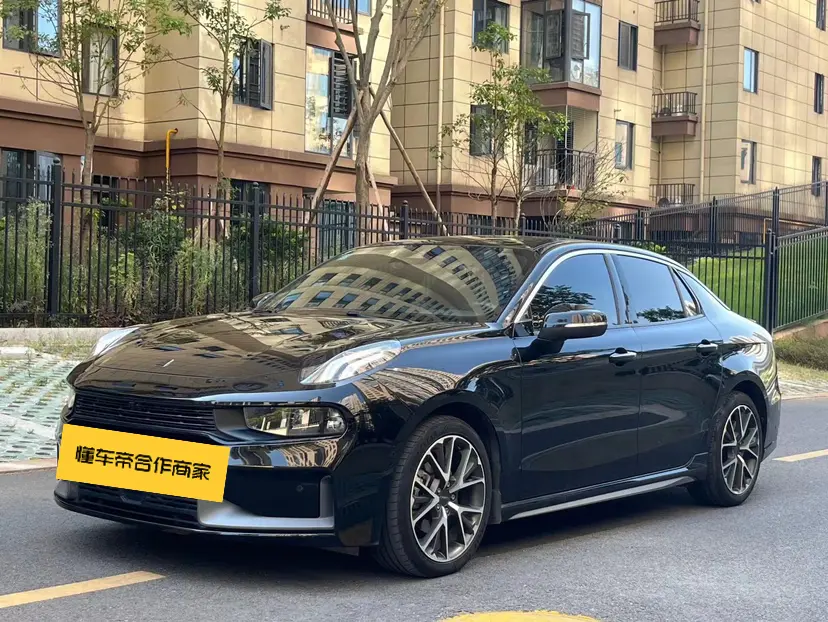 Lynk & Co 03