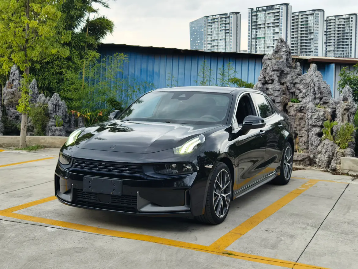 Lynk & Co 03