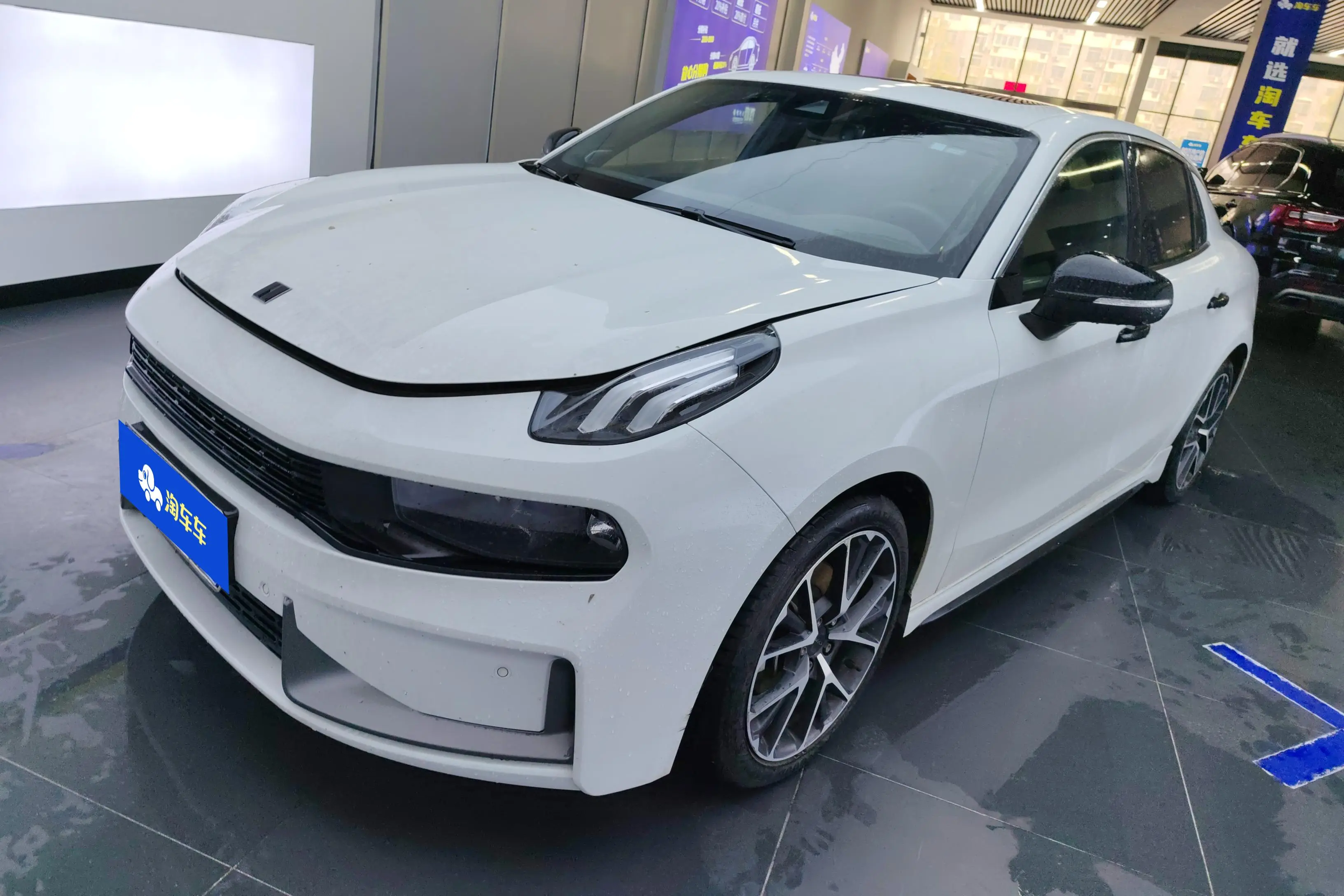 Lynk & Co 03