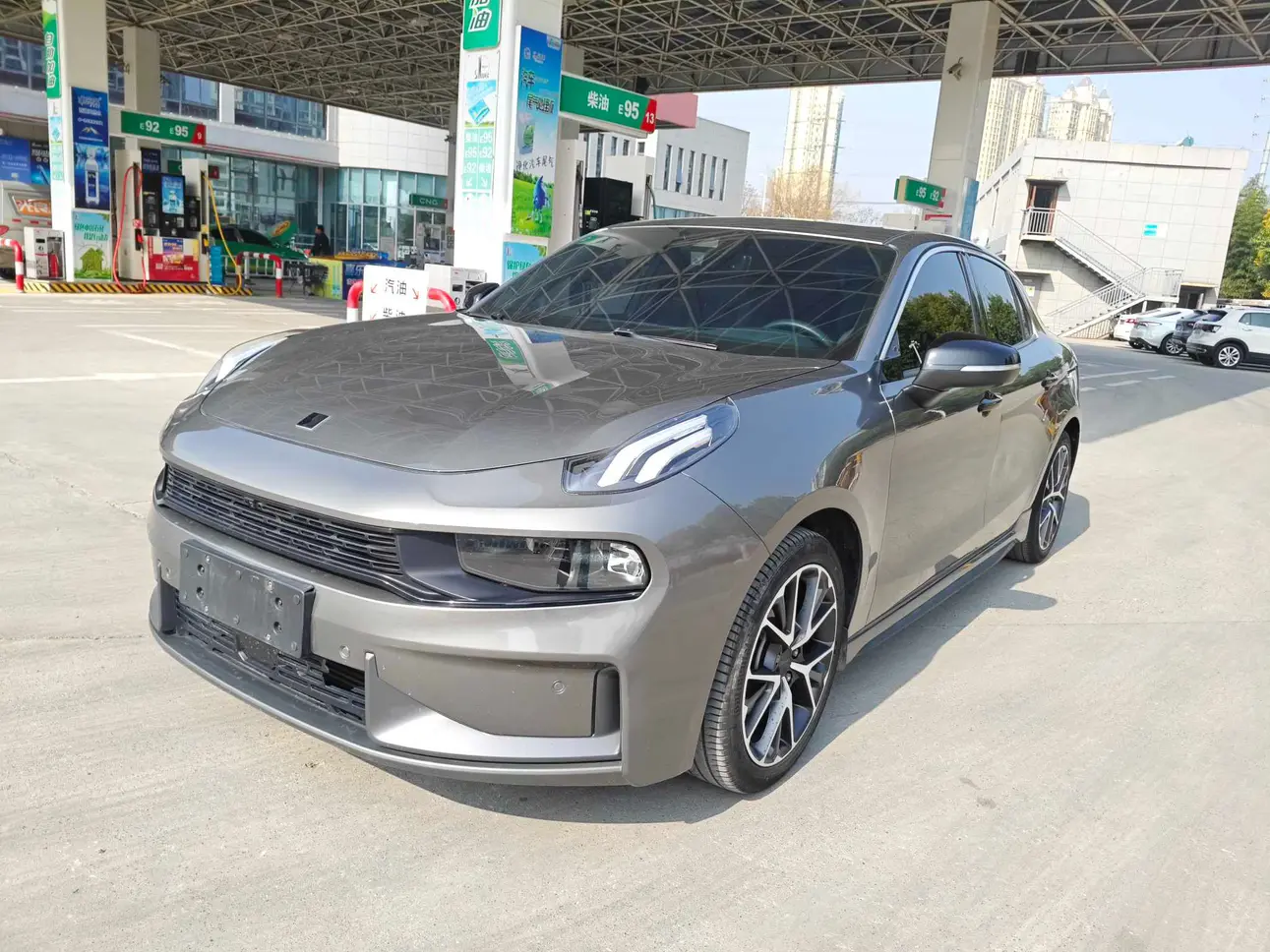 Lynk & Co 03