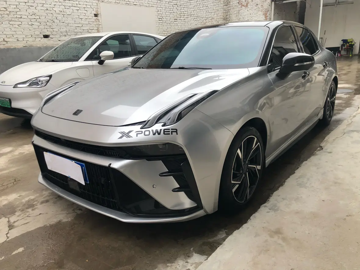 Lynk & Co 03