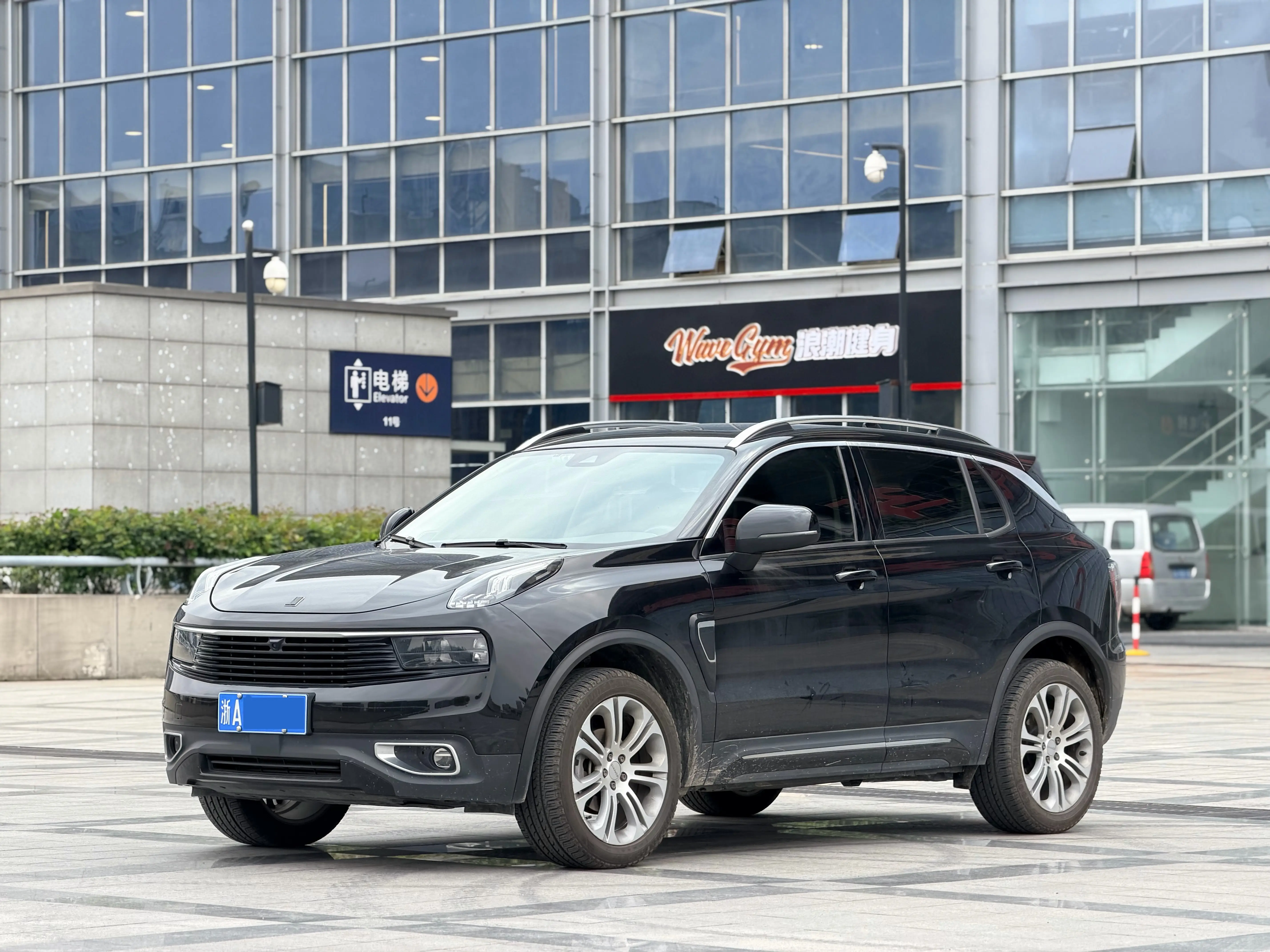 Lynk & Co 01