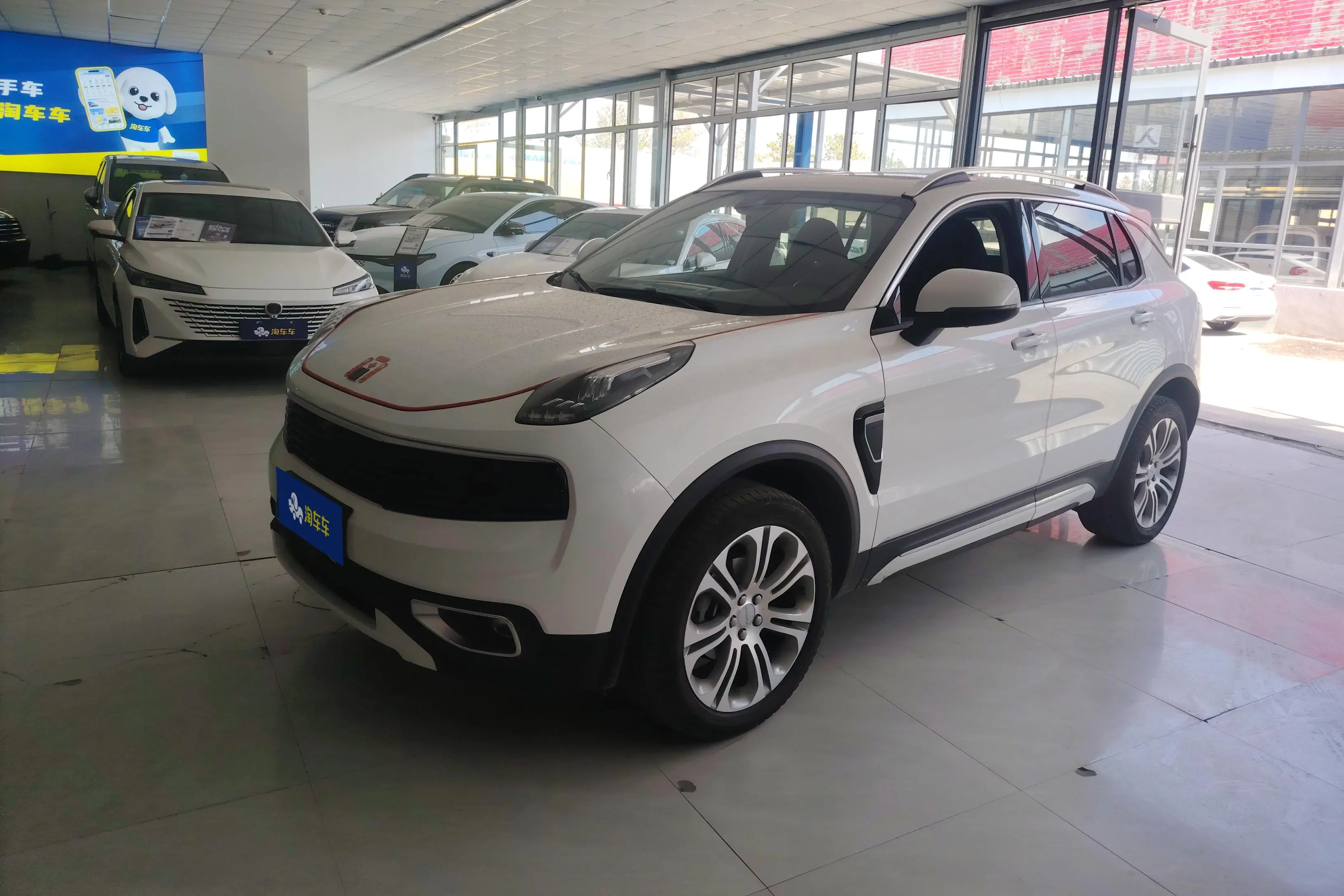Lynk & Co 01