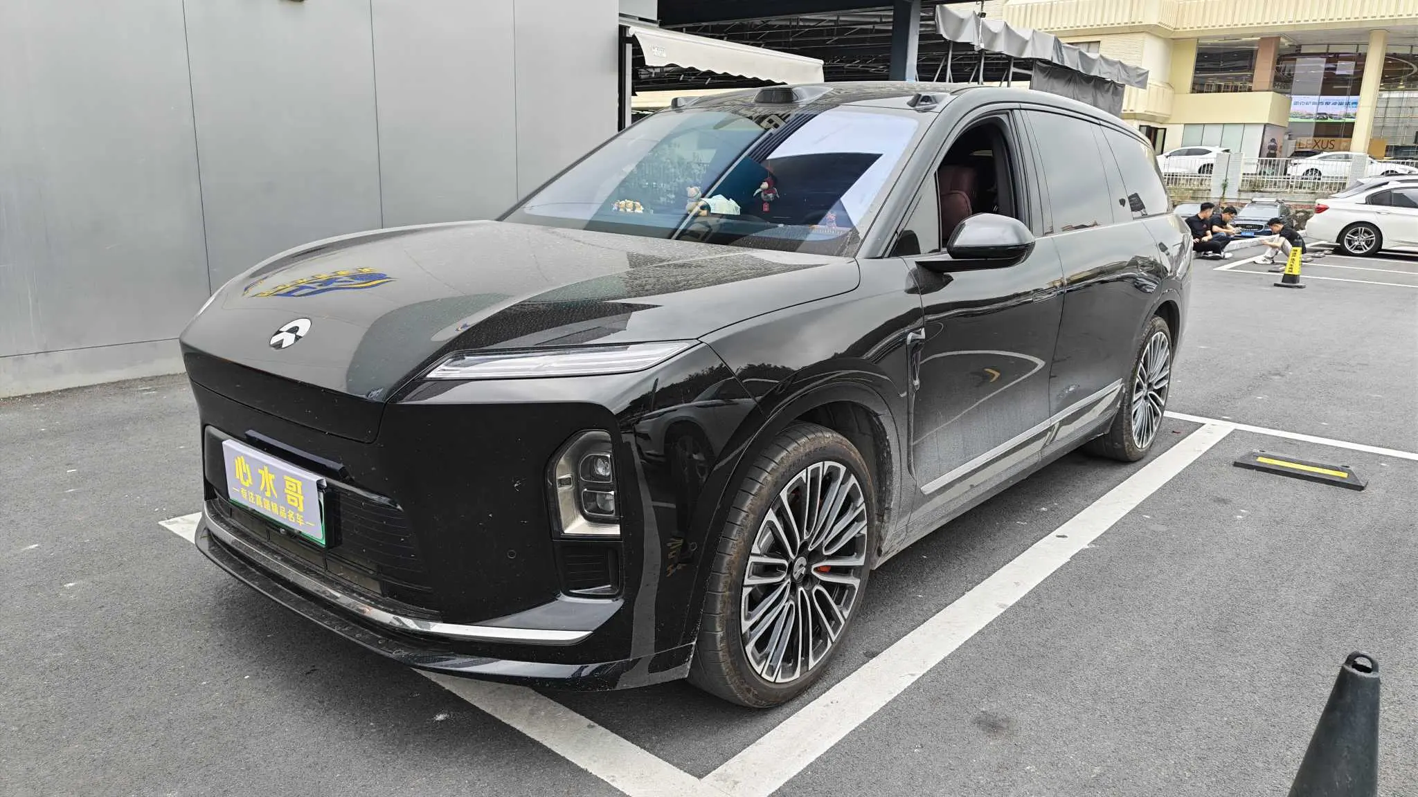 NIO ES8