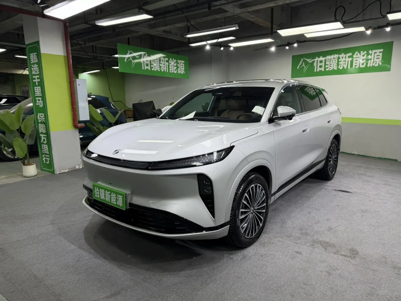 Dongfeng Fengshen L8 PHEV