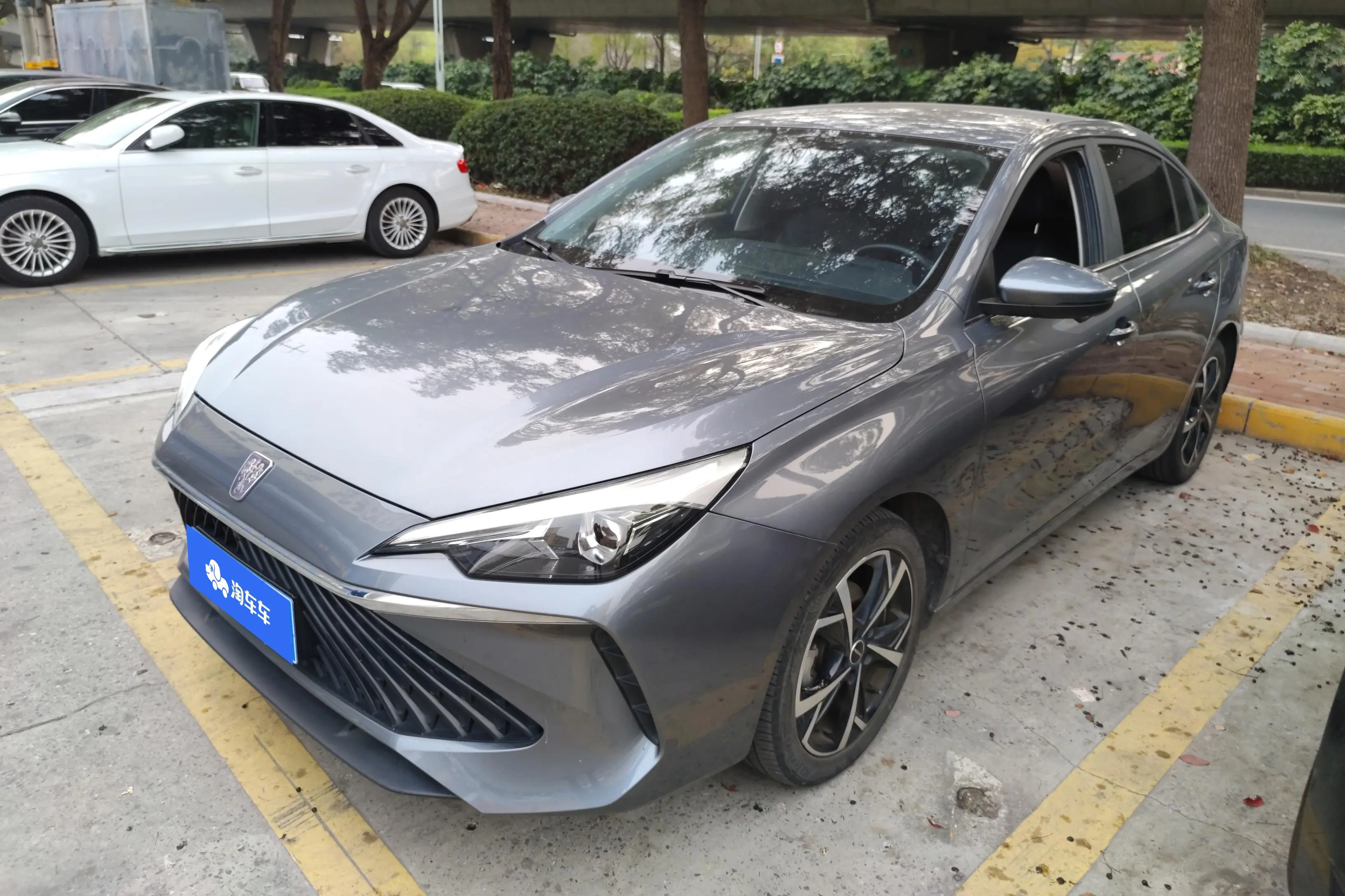 Roewe i5