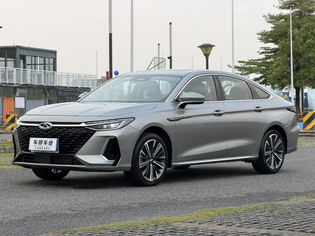 Chery Arrizo 8