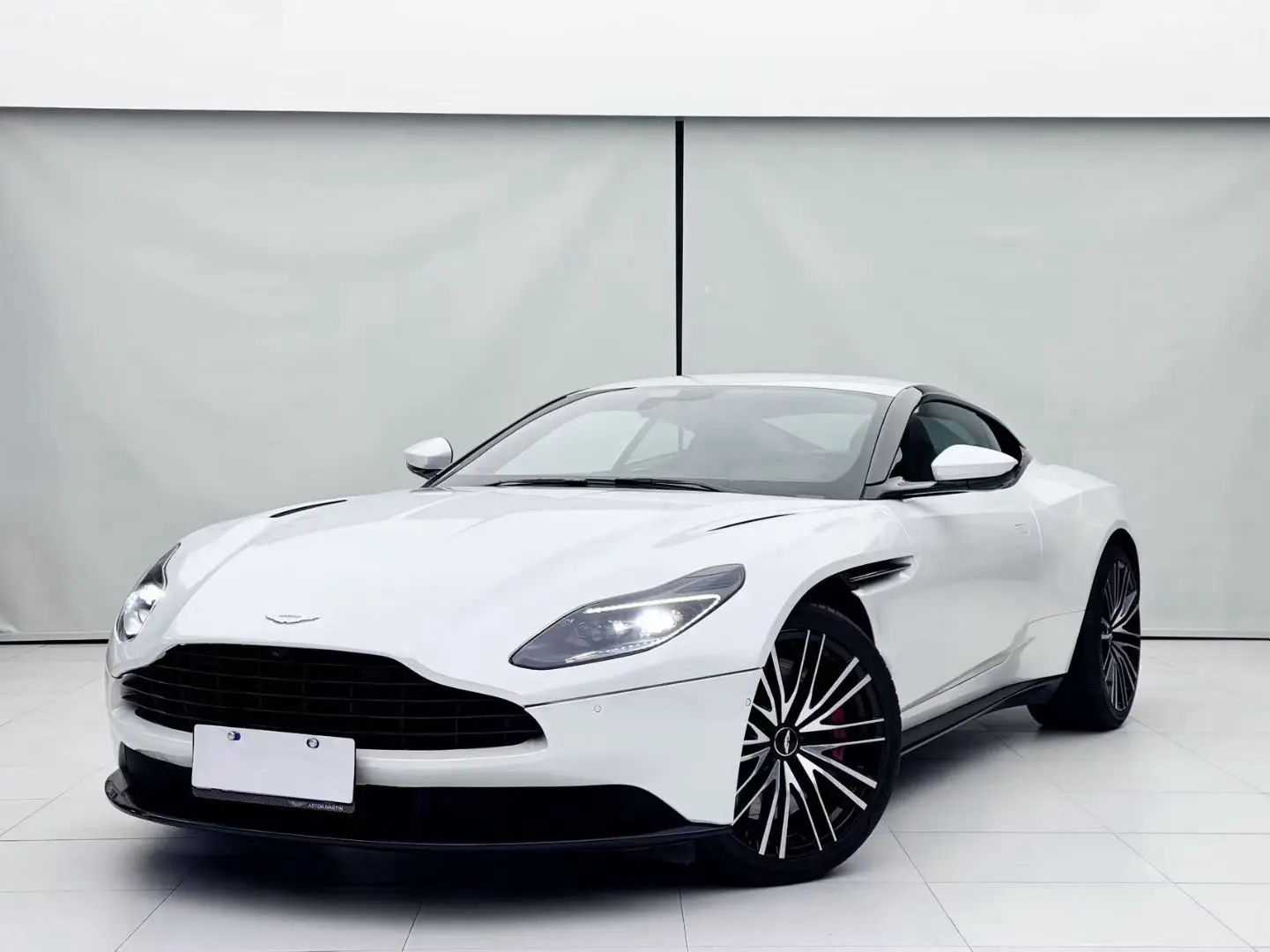 Aston Martin DB11
