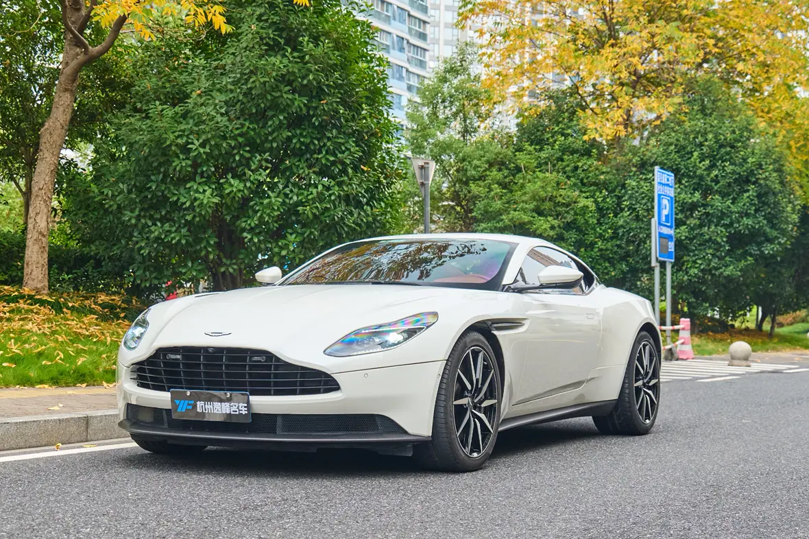 Aston Martin DB11