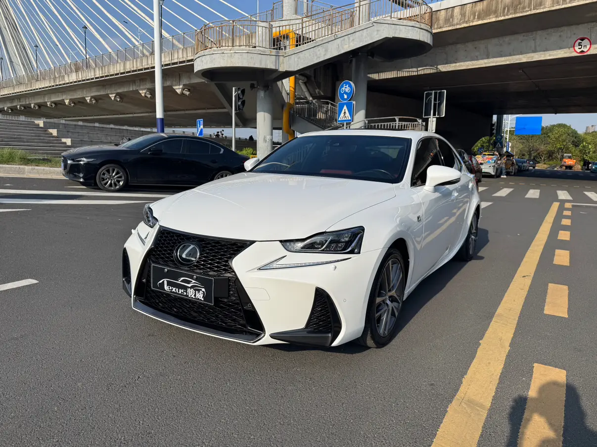 Lexus IS