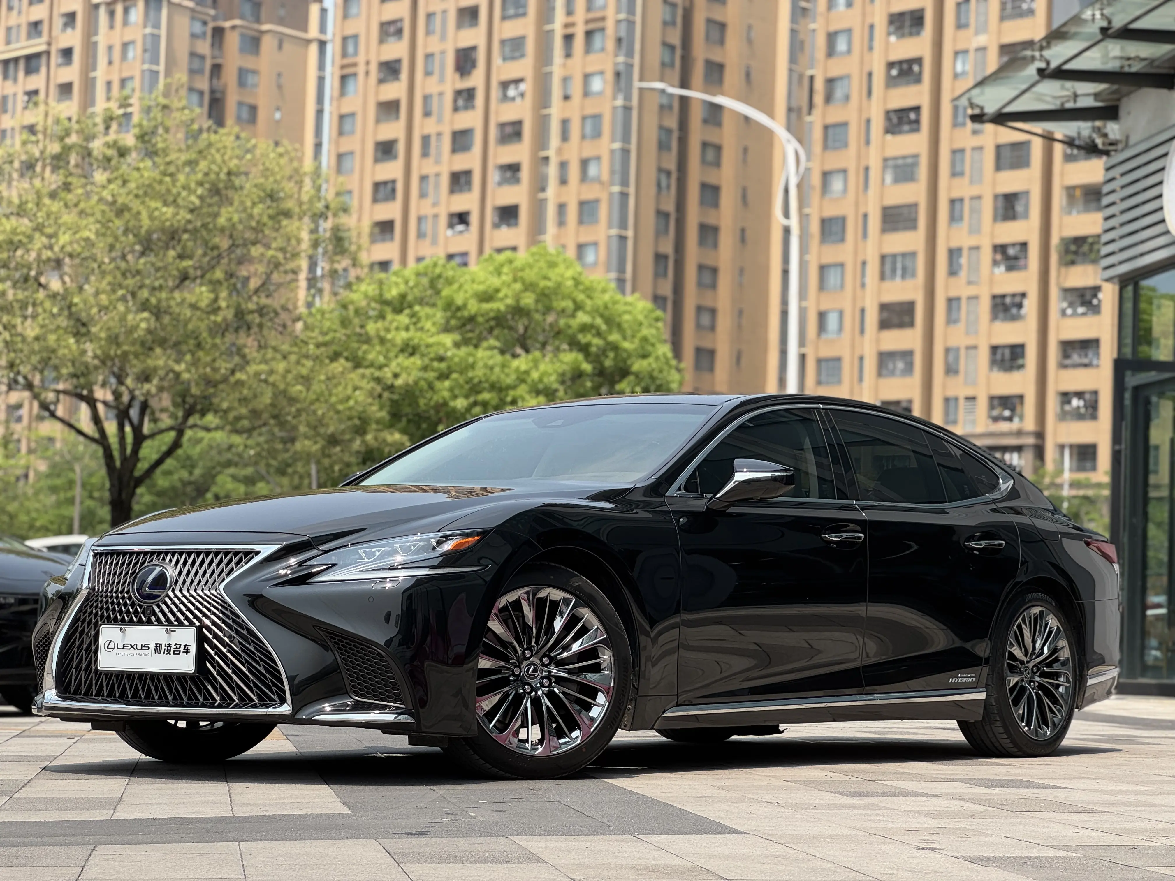 Lexus LS