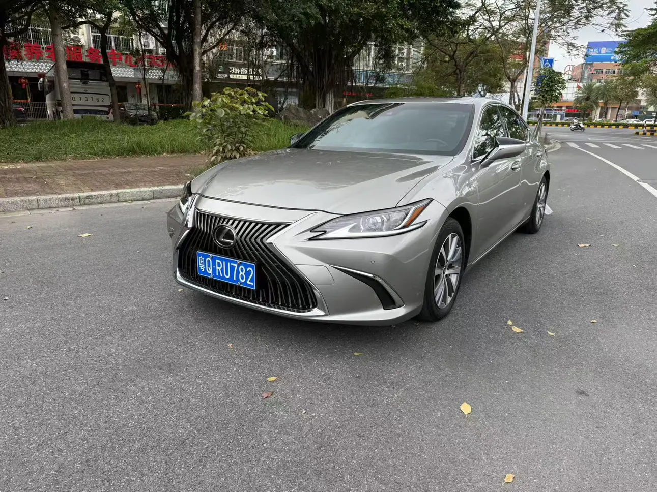 Lexus ES