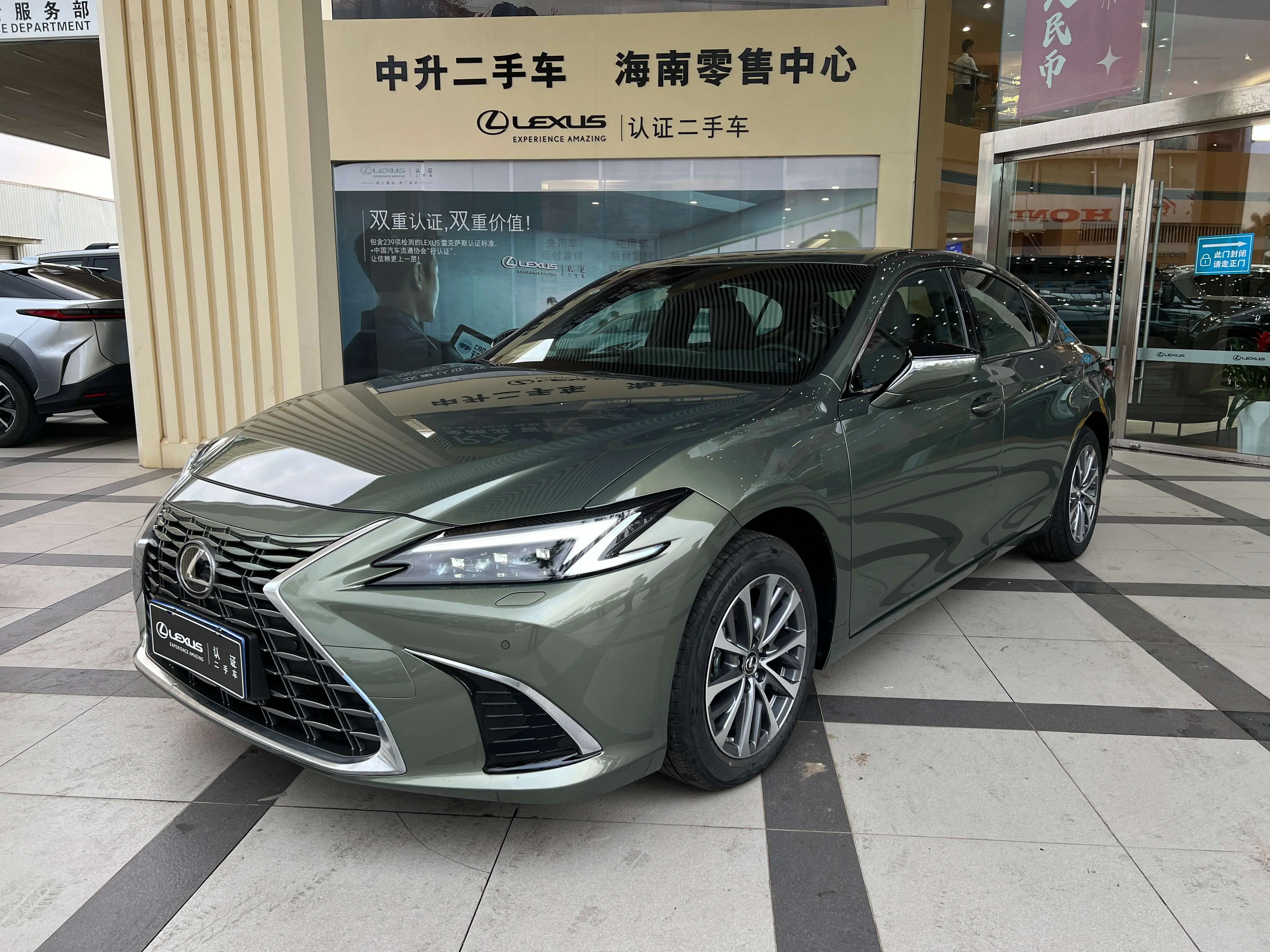 Lexus ES