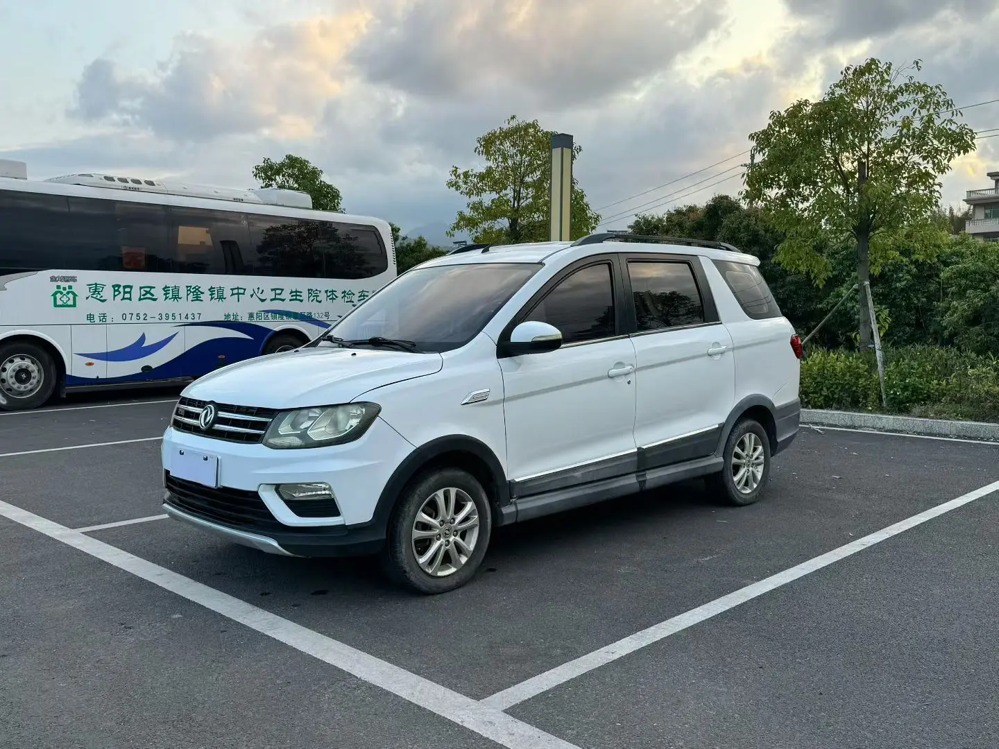 Dongfeng Fengon 370
