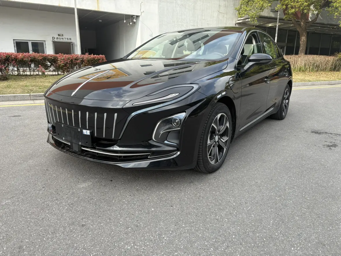 Hongqi E-QM5
