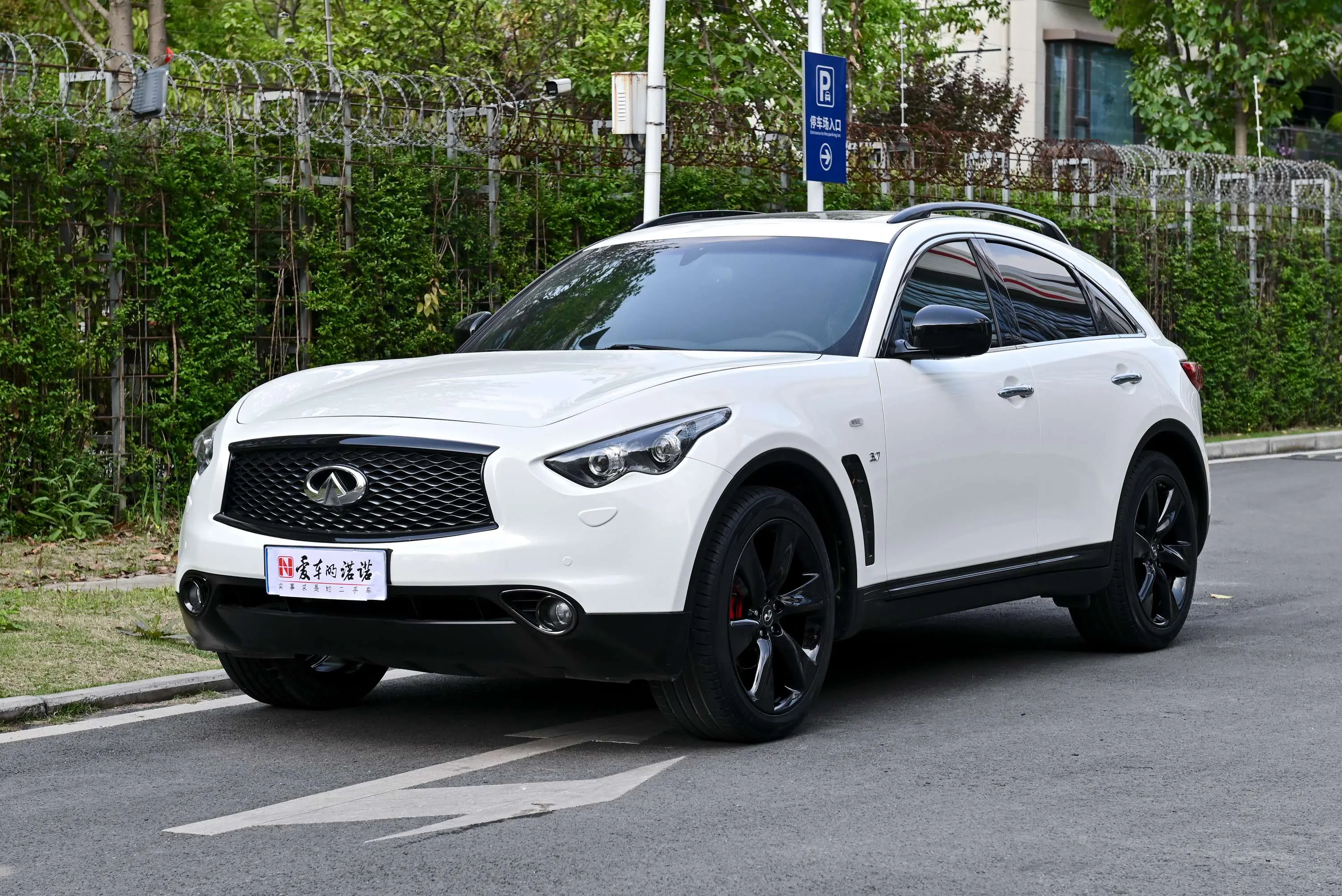 Infiniti QX70
