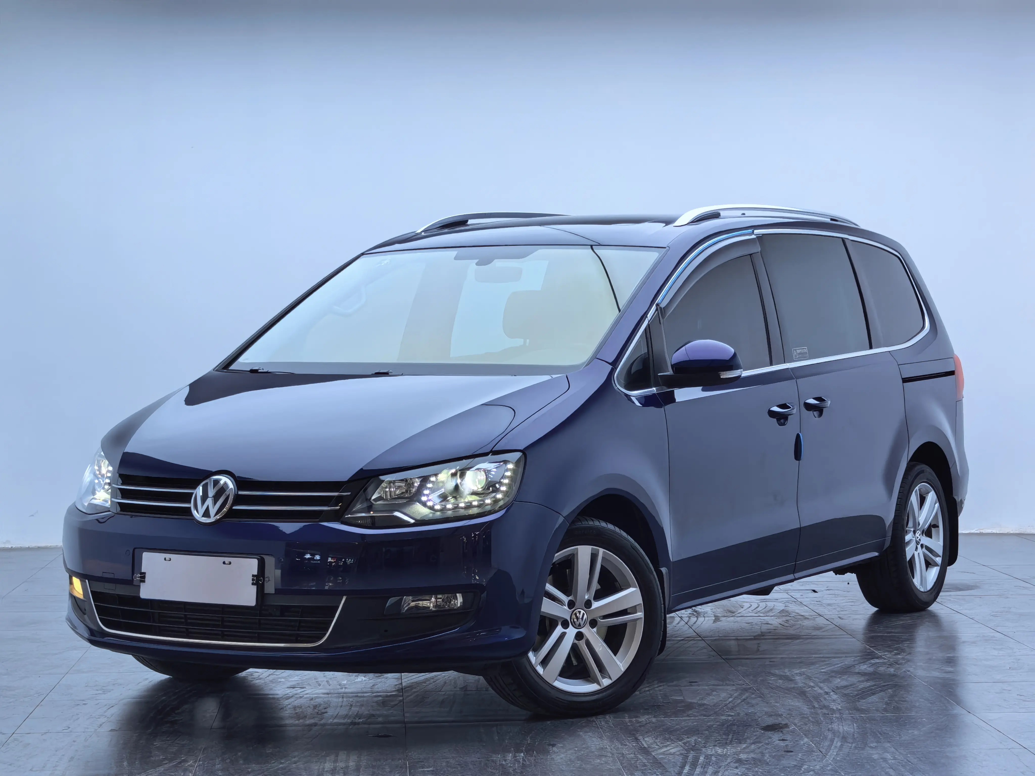 Volkswagen Sharon