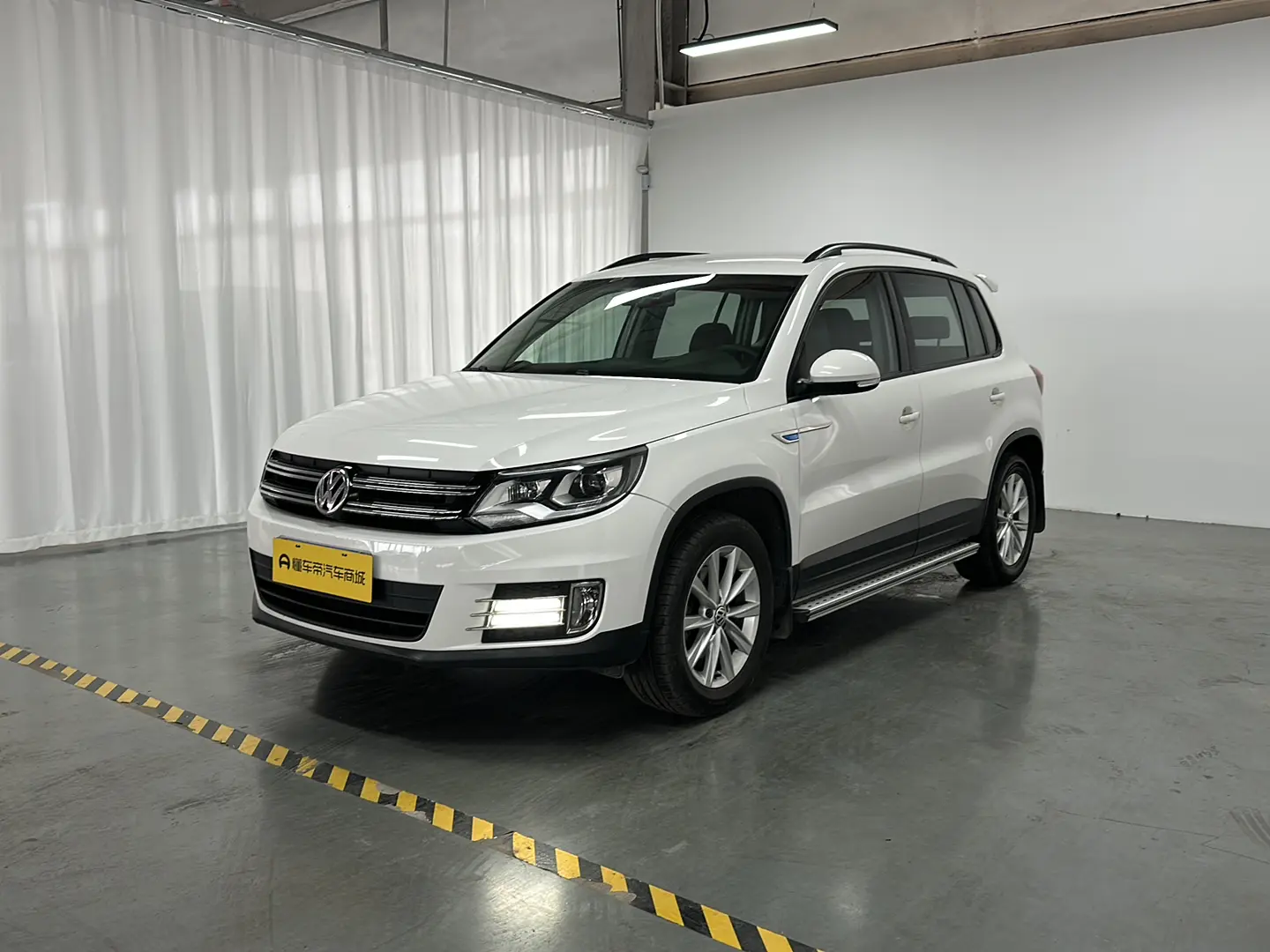 Volkswagen Tiguan (Tharu)