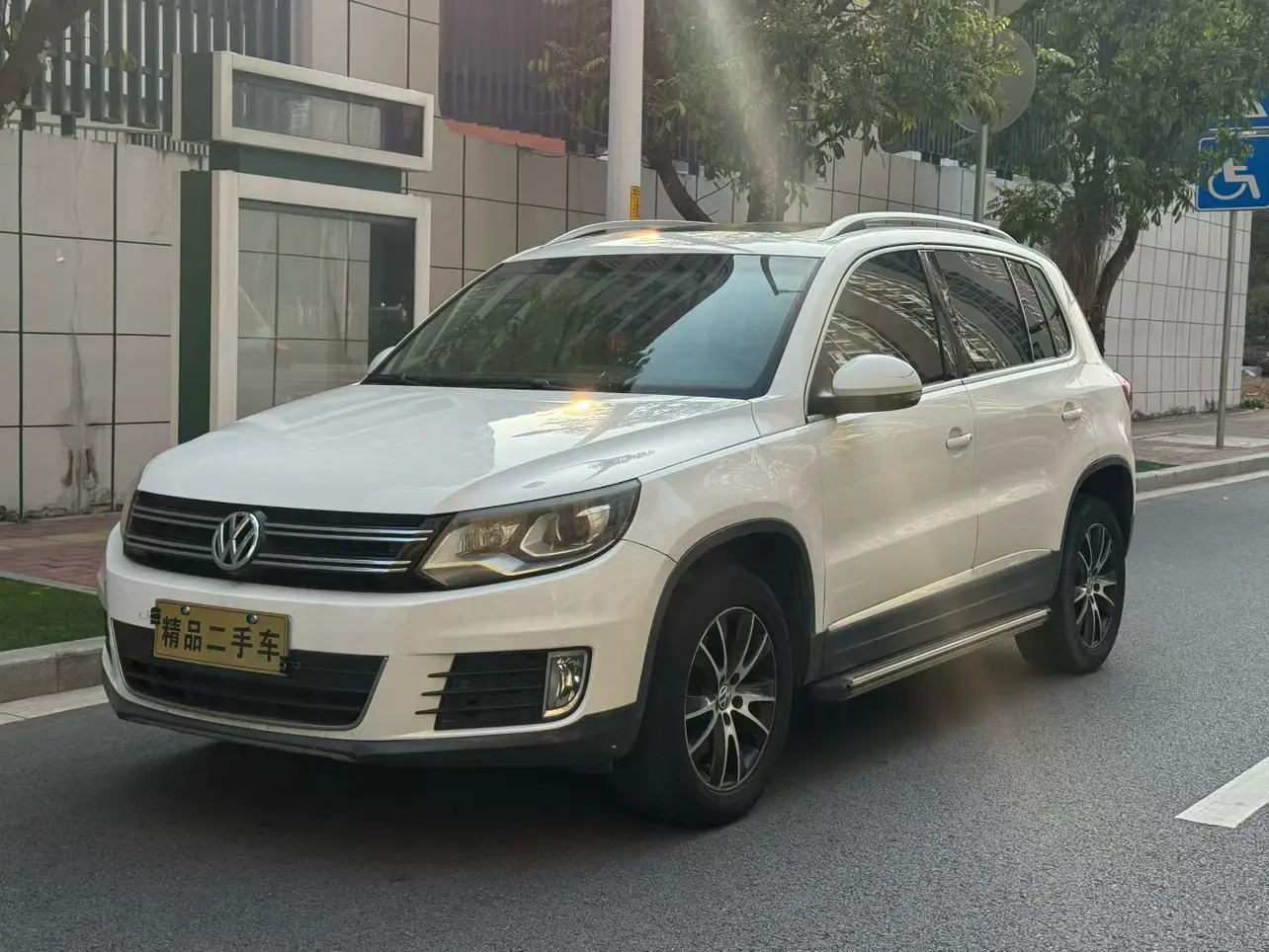 Volkswagen Tiguan (Tharu)