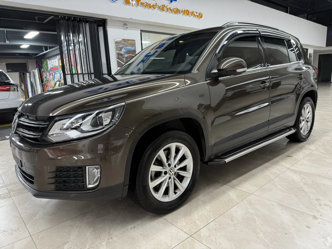 Volkswagen Tiguan (Tharu)