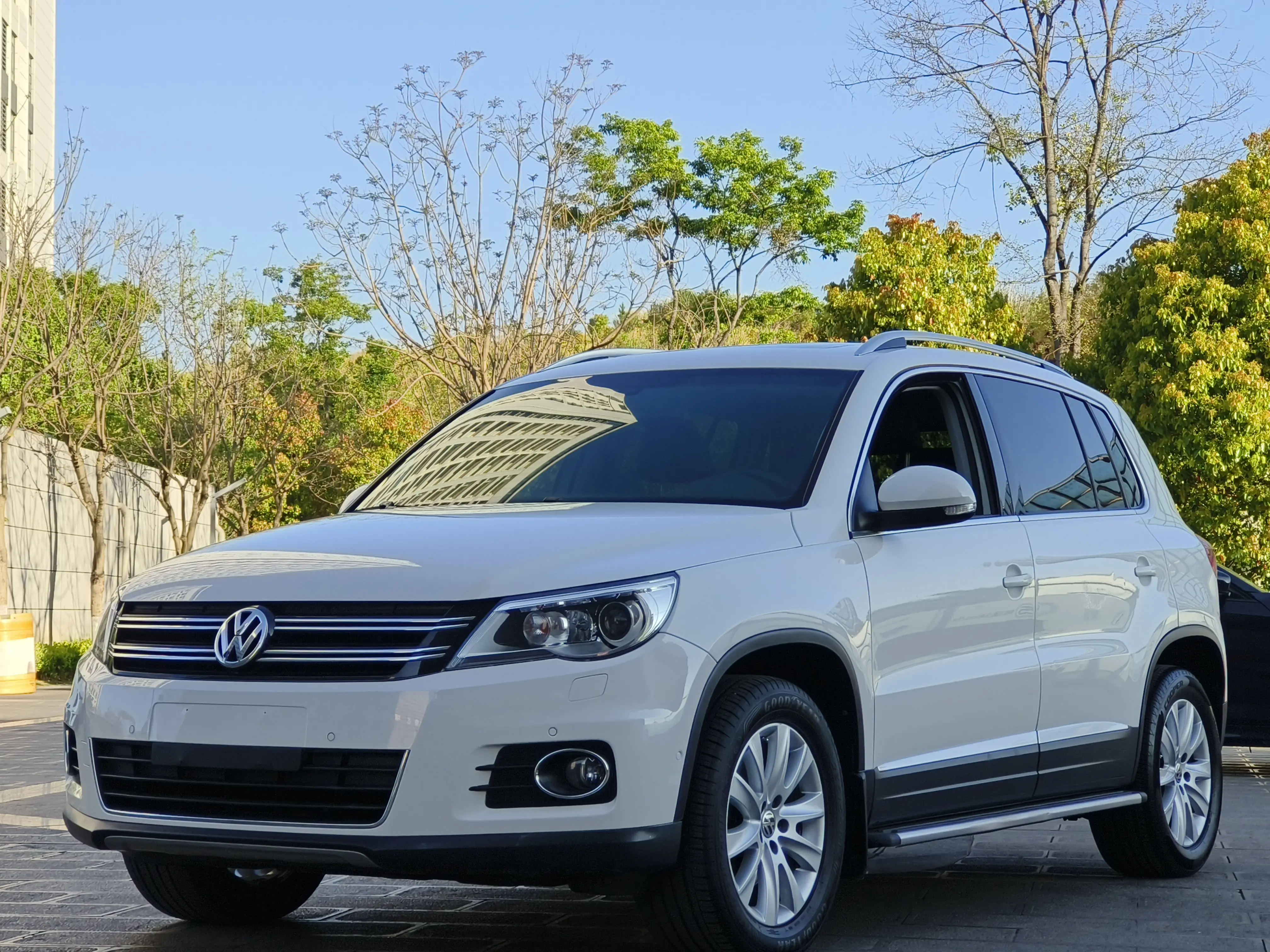Volkswagen Tiguan (Tharu)